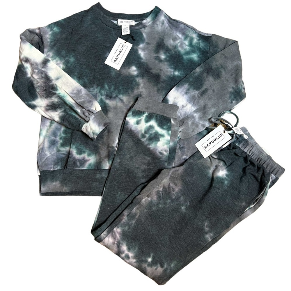 NWT For The Republic So Soft Tie Dye Sweat Top With Matching Bottom Size XSmall - Picture 2 of 11